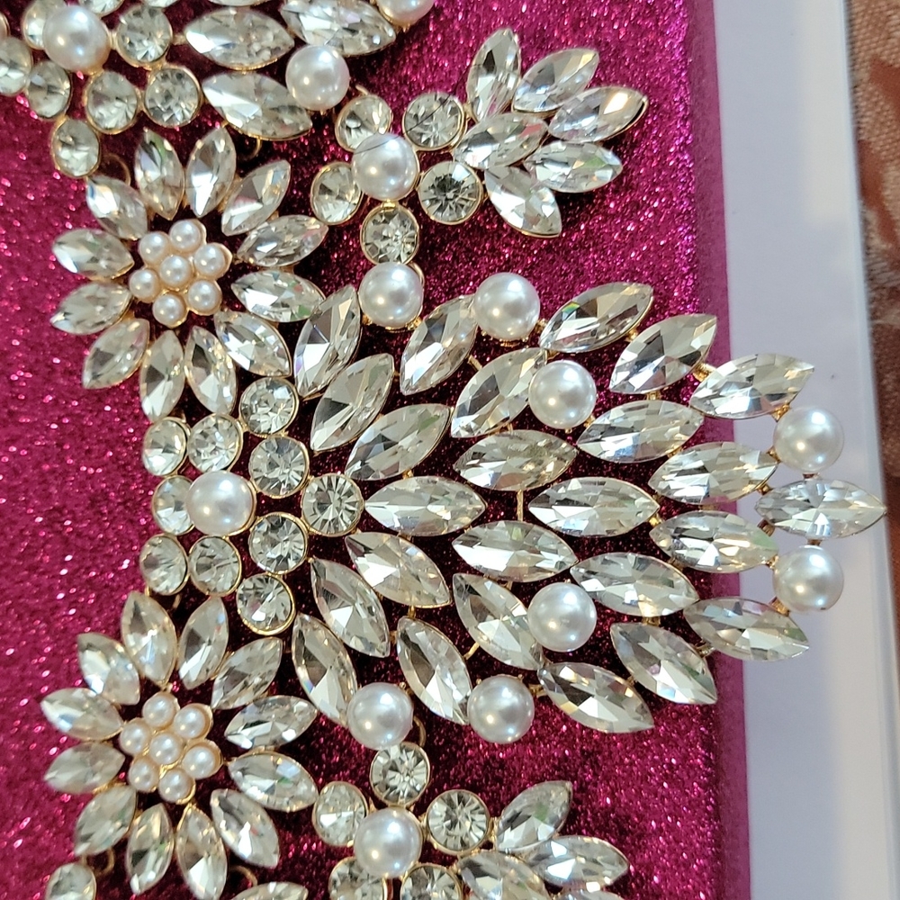 Jewelry - Picture 2 of 3